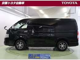 大きいクルマですが真四角のボディは見切りが良く、思ったよりも運転しやすいですよ。雨の日の乗り降りや荷物の出し入れの時にドア内側や車内が濡れにくいのが嬉しいスライドドアは両側イージークローザー付です。