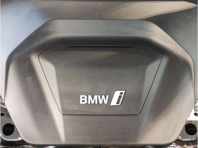 【ご納車前点検】BMW認定中古車は100項目の箇所を徹底的にチェック致します。機械的な箇所や電気系、コンピューターなどをご納車前に点検し、交換基準に達した部品は全て新品に修理返品した後にご納車致します。