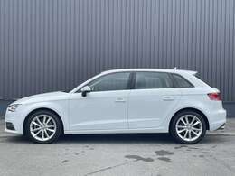 LIBERALAは、輸入車選びの新たなスタイルを提案するインポート・セレクト・ブランドです。オーナー様となる方がクルマから直接感じる感性を第一にした、最良の一台との出会いをコーディネートいたします。