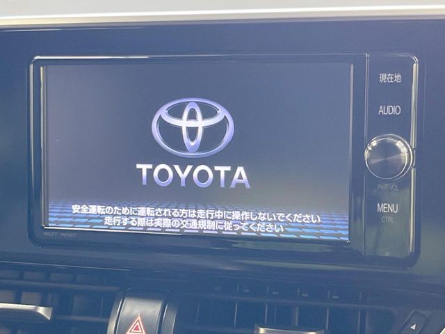 【純正ナビ】人気の純正ナビを装備しております。ナビの使いやすさはもちろん、オーディオ機能も充実！キャンプや旅行はもちろん、通勤や買い物など普段のドライブも楽しくなるはず♪