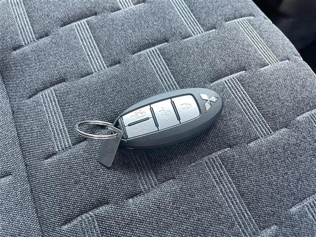 【　スマートキー・プッシュスタート　】鍵を挿さずにポケットに入れたまま鍵の開閉、エンジンの始動まで行えます。