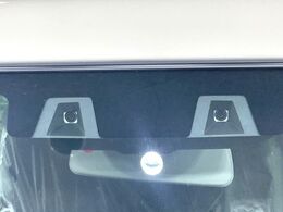 【スズキ　セーフティサポート】走行中に前方の車両等を認識し、衝突しそうな時は警報とブレーキで衝突回避と被害軽減をアシスト。より安全にドライブをお楽しみいただけます。