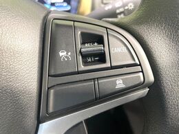 【アダプティブクルーズコントロール】高速道路での長距離走行が楽に！！自動で速度を保つクルーズコントロールが、衝突軽減システムと連携し、前方の車両を感知して車間を保つように速度調節してくれます！！