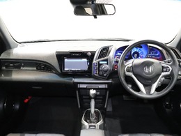 操作性に優れた運転席となります！小物入れや各ボタンの配置にこだわり、使いやすいです！座り心地もよく視認性も良好なのでロングドライブもお任せ下さい！