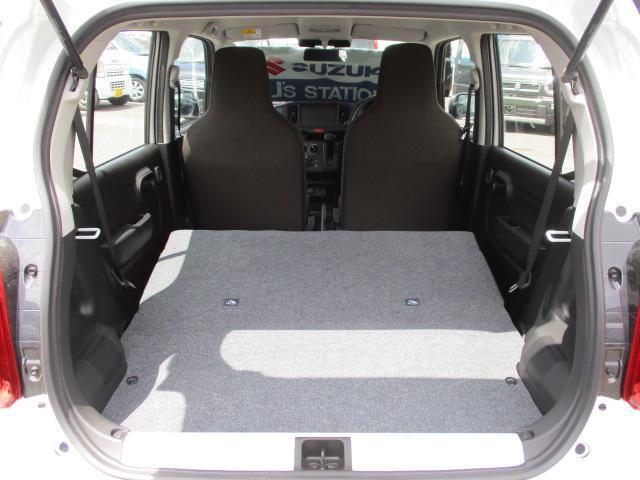 リヤシートも全車消毒済み。シートを倒すとゆったりとした室内空間に★レジャーにショッピングに大活躍！