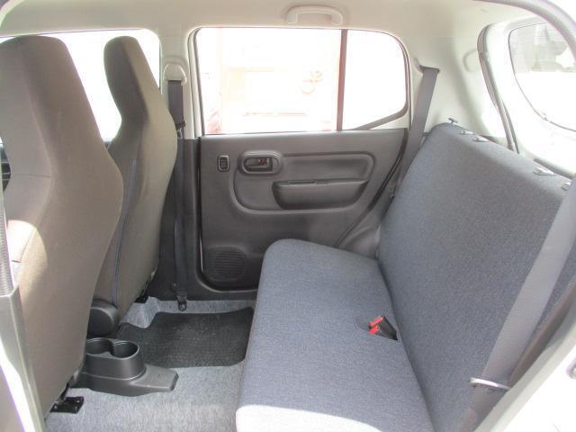 リヤシートも全車消毒済み。チャイルドシートの固定用アンカーがあります。小さなお子様も安心してご乗車できます！