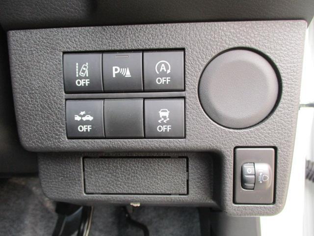 各機能の切り替えボタンは運転席前方の手の届きやすい場所に配置してあります。