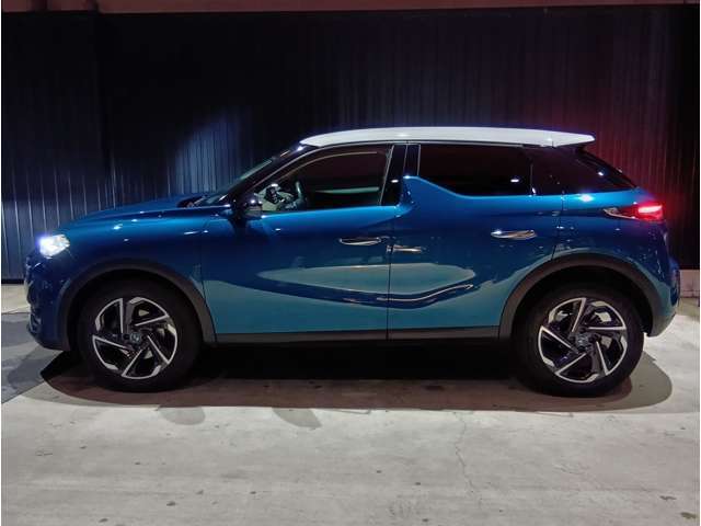 クルーズコントロールやアクティブセーフティブレーキを装備。自動追従による運転や、前方に障害物を検知した際に自動でブレーキがかかります。（動作範囲：5ー140km/h）