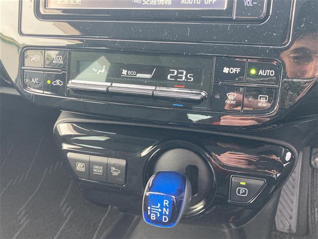 【運転席】座り心地が良いシートなので長時間の運転でも快適にお過ごしいただけます。新品のフロアマットのご注文も可能です。掲載箇所以外にご希望の写真がございましたらお気軽にお問い合わせ下さい。