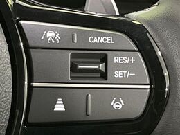 【アダプティブクルーズコントロール】高速道路での長距離走行が楽に！！自動で速度を保つクルーズコントロールが、衝突軽減システムと連携し、前方の車両を感知して車間を保つように速度調節してくれます！！