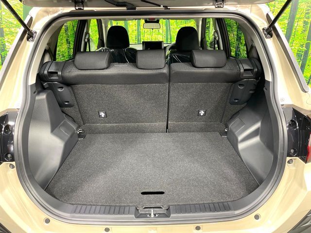 普段のお買い物や通勤、送迎等に十分な荷室スペースを確保しております。セカンドシートを倒すと、大きな荷物の積載も可能です♪