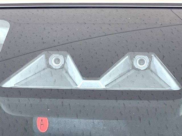 【スマートアシスト】走行中に前方の車両等を認識し、衝突しそうな時は警報とブレーキで衝突回避と被害軽減をアシスト。より安全にドライブをお楽しみいただけます。