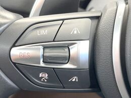 ●レーダークルーズコントロール：前の車との車間距離を一定にとりつつ、一定速度で自動走行してくれる次世代のクルーズコントロール！主に高速道路や自動車専用道路で使用する便利な機能です！