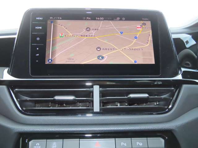 ディスカバーメディア搭載。「VW Connect」というeSIMが内蔵された画期的なシステムです。地図データなど自動で情報を更新することができるのが大きな魅力。なお、CD/DVD・TVは廃止されてます