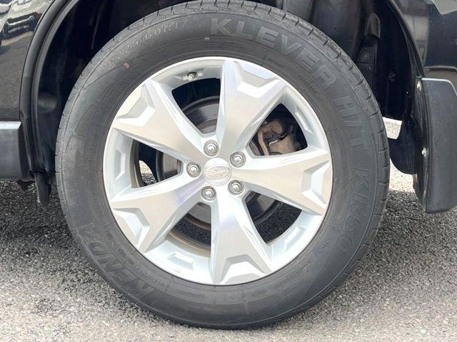 【純正アルミホイール】外観にマッチした純正アルミホイールを装着しております。各種社外アルミホイールや、スタッドレスタイヤも取扱いしております。是非ご相談ください♪