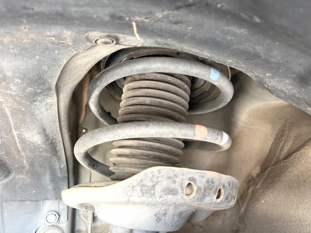 お車を安心してお乗りいただく為には、足回りの定期点検が欠かせません。サービスサポート（有償保証）では無料点検もご提供しており、安心のカーライフをお過ごしいただけるサポート体制が整っています。