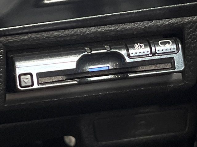 【ETC】高速道路の料金所をストレスなく通過！話題のスポットやサービスエリアに多い「スマートIC」利用時は必須のアイテムです。当店でセットアップを実施、ご納車当日からすぐにご利用いただけます！