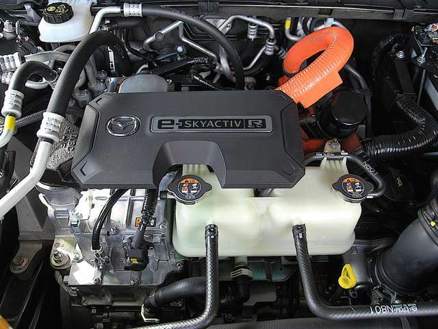 e-SKYACTIV R-EV はロータリーエンジンを発電用として搭載したPHEV システムです。