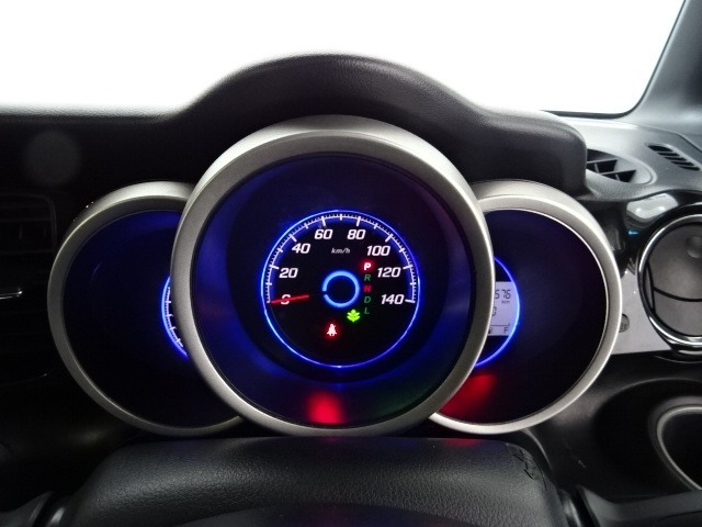 メーターも見易いレイアウトなので安心ドライブをサポートします☆