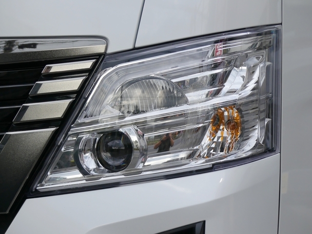 GRANDプレミアムGX専用装備：LEDヘッドランプ