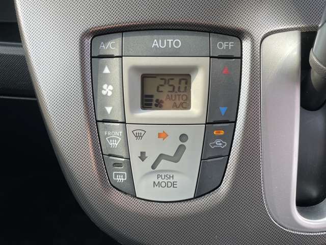 設定温度に自動調整オートエアコン！車内空調も快適です！