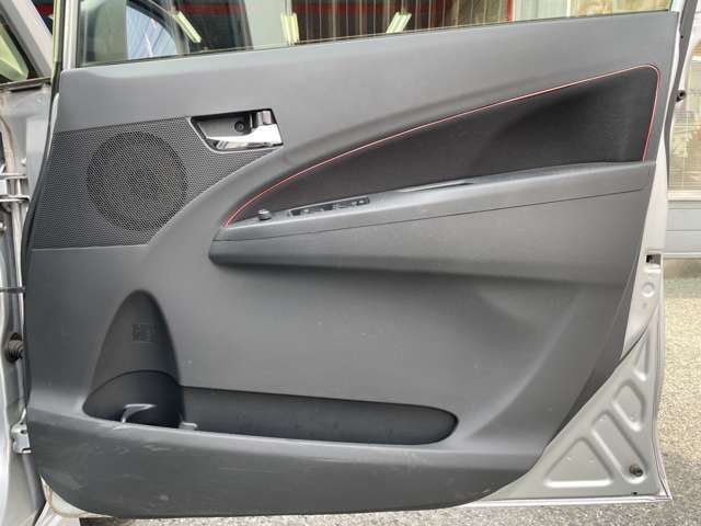ご納車前に、自社工場で点検整備を行います♪車検の残っているお車は12ヵ月点検の内容に沿って点検をいたします。