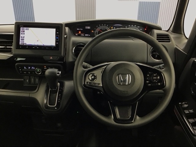 運転しやすいインパネ周りです！見やすいレイアウトで快適なドライブをサポートします！