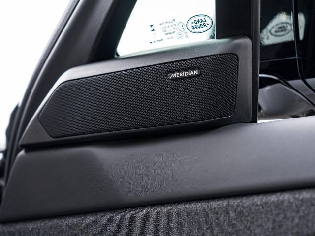 MERIDIANは英国のプレミアムオーディオブランドです。重低音から高音域までしっかりと再現でき、コンサートのような臨場感溢れる音響空間を実現します。どうぞ店頭にてご体感ください。