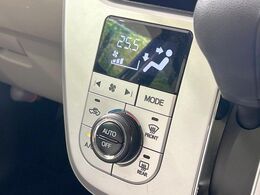 【オートエアコン】一度お好みの温度に設定すれば、車内の温度を検知し風量や温度を自動で調整。暑い…寒い…と何度もスイッチ操作をする必要はありません。快適な車内空間には必須の機能ですね♪