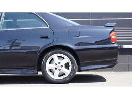 純正フルエアロ付き車両も最近では少なくなってきましたが、こちらの車両はキレイな状態でおそらく新車から装着しております