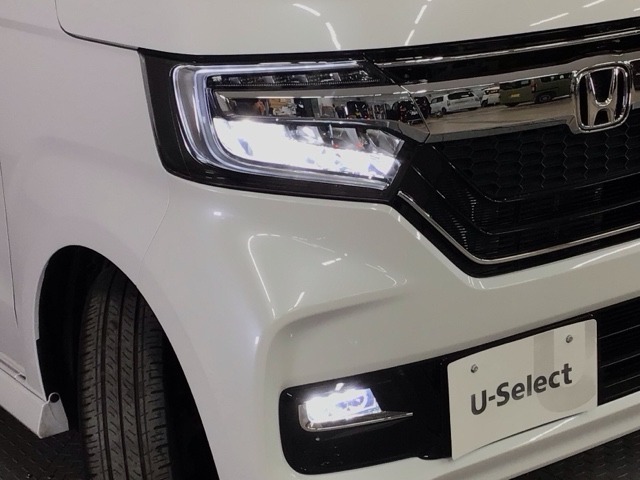 【LEDヘッドライト】ディスチャージヘッドライト（HID）と同等の明るさで、夜道や雨天走行が明るく視界良好！！　フォグライトも装備で、安心感さらにUPです♪安心ドライブを楽しんで下さい♪