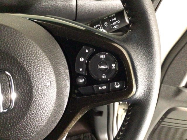 【アダプティブ・クルーズ・コントロール】予め設定した車速内でクルマが自動的に加減速。 前走車との適切な車間距離を維持しながら追従走行し、高速道路でのドライバーの疲労を軽減してくれる嬉しい機能付♪