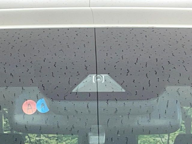 【トヨタセーフティセンス】走行中に前方の車両等を認識し、衝突しそうな時は警報とブレーキで衝突回避と被害軽減をアシスト。より安全にドライブをお楽しみいただけます。