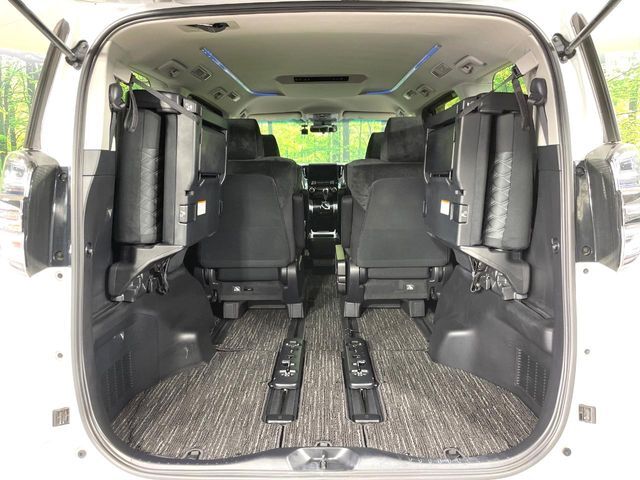 普段のお買い物や通勤、送迎等に十分な荷室スペースを確保しております。セカンドシートを倒すと、大きな荷物の積載も可能です♪