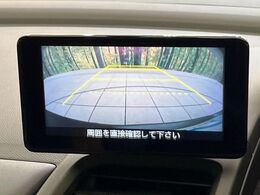 【バックカメラ】駐車時に後方がリアルタイム映像で確認できます。大型商業施設や立体駐車場での駐車時や、夜間のバック時に大活躍！運転スキルに関わらず、今や必須となった装備のひとつです！