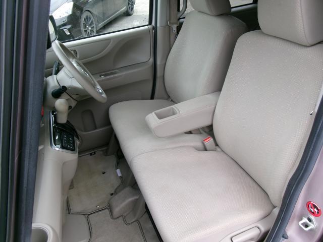 禁煙車ですのでタバコの臭いなどもありません！　お子様がいらっしゃる方も安心してご検討頂けます♪