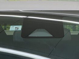 【トヨタセーフティセンス】走行中に前方の車両等を認識し、衝突しそうな時は警報とブレーキで衝突回避と被害軽減をアシスト。より安全にドライブをお楽しみいただけます。