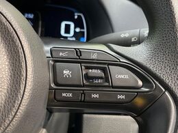 【レーダークルーズコントロール】高速道路での長距離走行が楽に！！自動で速度を保つクルーズコントロールが、衝突軽減システムと連携し、前方の車両を感知して車間を保つように速度調節してくれます！！