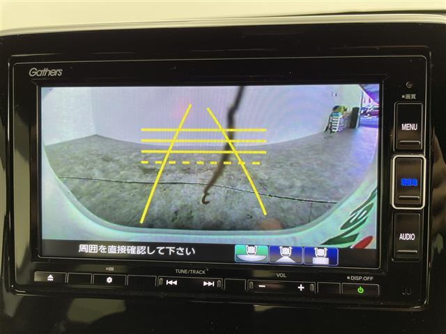 【バックモニター】後ろのカメラの映像をモニターに映し出すことができます！後方の見えない死角や、障害物との距離感をしっかり確認することができます！駐車が苦手な方におすすめです。