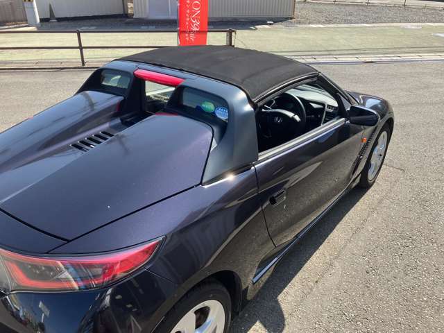 オープンカーで風をお楽しみください