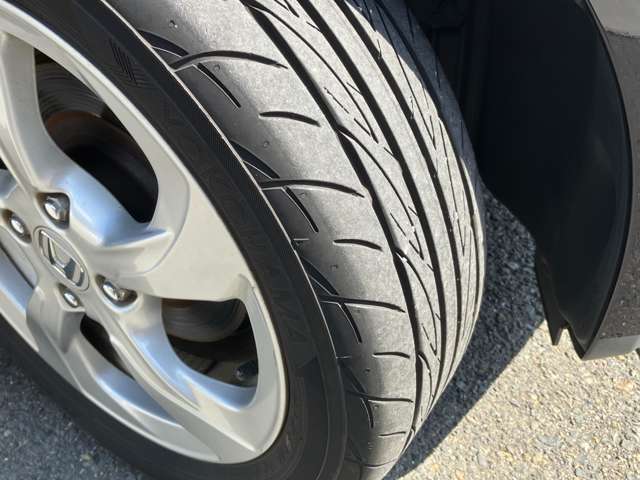 タイヤの溝はまだまた残っています