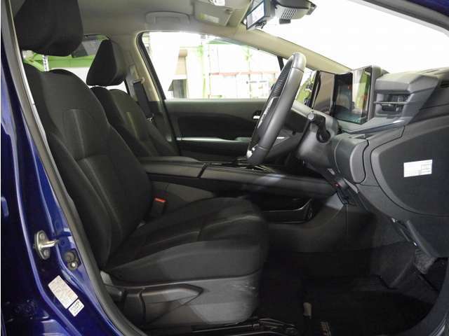 ■中古車だけではなく新車の販売・オリジナル設定も可能です。トヨタ、日産、ホンダ、スバル、ダイハツ、スズキ、マツダ、三菱の各社を取扱い。H24年度はスバル店の新車販売台数全国1位を獲得しました。