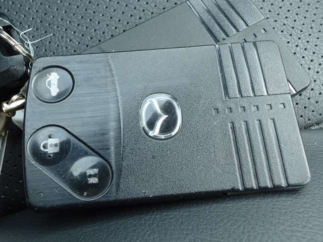 キーレスの為ワンタッチスイッチを押すだけで解錠＆ドアオープンすることもでき手荷物を抱えているときなどに便利です♪また、ほぼインロック（キーの閉じ込め）の心配がありません。