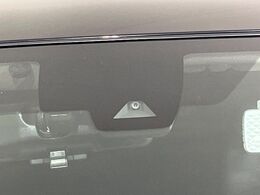 【プロパイロット】高速道路での長距離走行が楽に！！渋滞時と巡回走行のシーンで、アクセル・ブレーキ・ステアリングを自動で制御し、長距離運転の負担を軽減してくれます♪