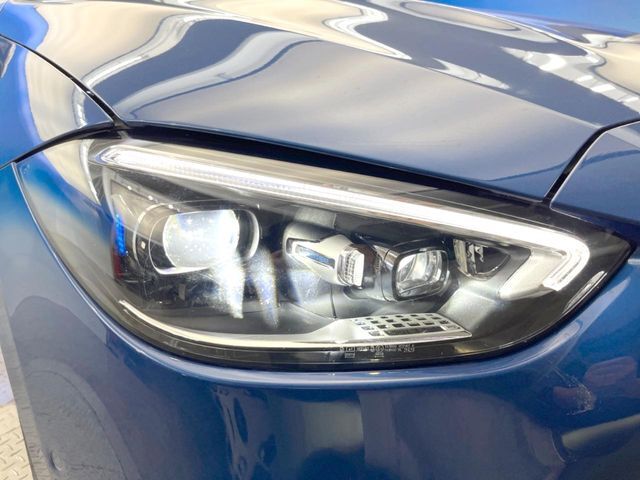 ●LEDヘッドライト：夜間走行時も良好な視界を確保し安心して運転できる高輝度LEDヘッドライトを装備！点灯速度が早く、消費電力も抑えられています。