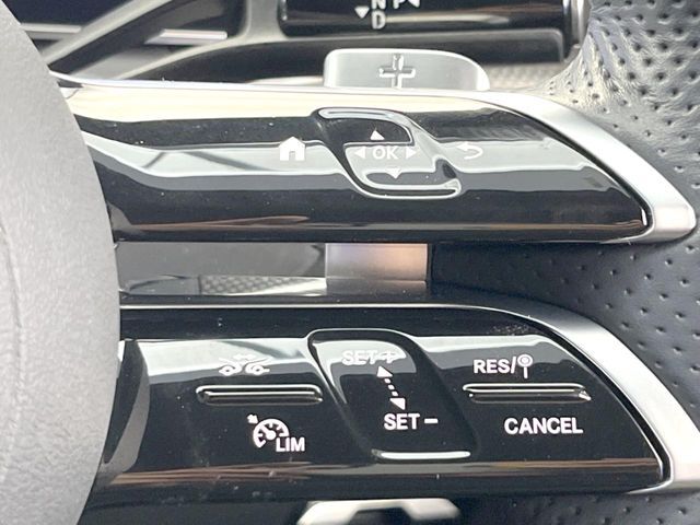 ●レーダークルーズコントロール：前の車との車間距離を一定にとりつつ、一定速度で自動走行してくれる次世代のクルーズコントロール！主に高速道路や自動車専用道路で使用する便利な機能です！