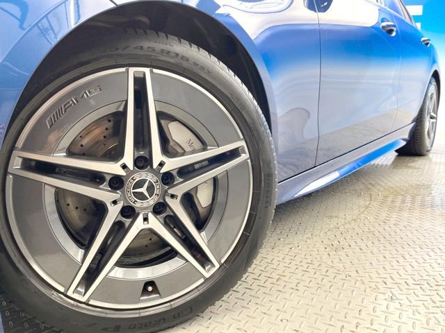 ●純正アルミホイール：輸入車ならではの卓越した走りを支えるホイールと足回りです！日本車の走りに慣れている方にもぜひ体感して頂きたいほど、高いレベルでまとまっています！