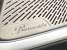 ●Burmesterサラウンドシステム：ハイエンドオーディオ専門メーカーが手掛ける車専用のプレミアムスピーカーを装備。多数のスピーカーから、音の粒立ちまで分かる高品質な音楽をお楽しみいただけます。