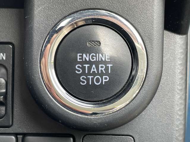 「キーフリーシステム」　カギを出さなくてもドアロック＆解除、エンジンスタート＆ストップが出来ます♪