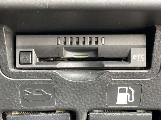 「ETC車載器」　料金所での通行券の受け取りや料金の支払いのための、一時停止や現金のやりとりが不要♪停車が不要になることによる渋滞緩和にも威力を発揮します♪セットアップもカーチスにお任せください♪